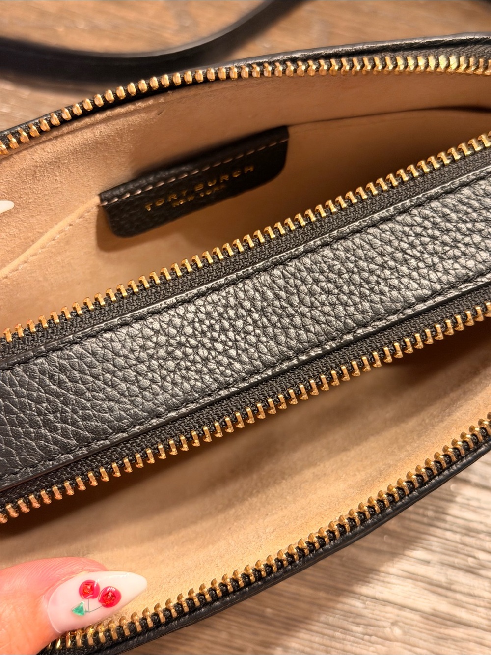Tory Burch Black Pebbled Leather Crossbody with Gold Hardware - Picture 3 of 6